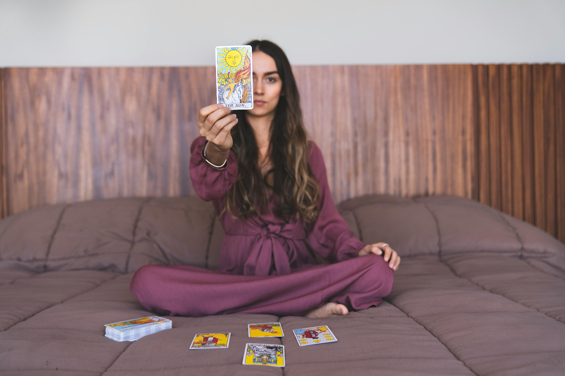 Vidente Sofía con cartas de tarot